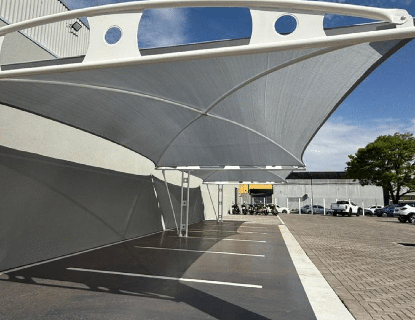 Cobertura para garagem instalada pela Toldopar